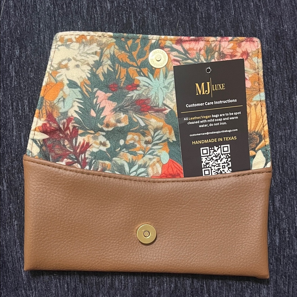 Makeup Junkie eyeglass case - Picture 2 of 3
